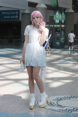 Cosplayer - Like a doll 1
Can anyone identify what she's cosplaying...?
Keywords: AX2012